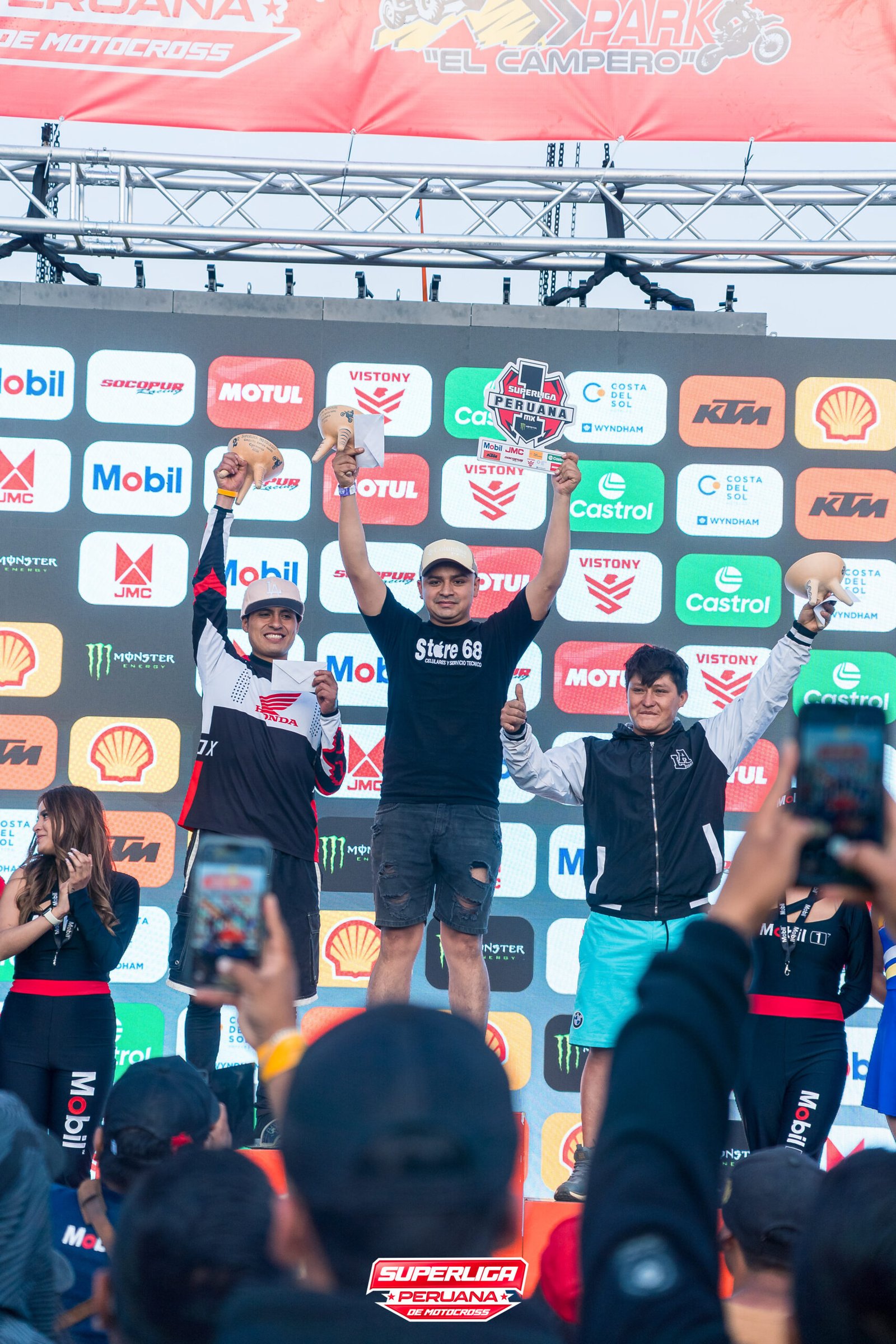 Podio de motocross en Cajamarca