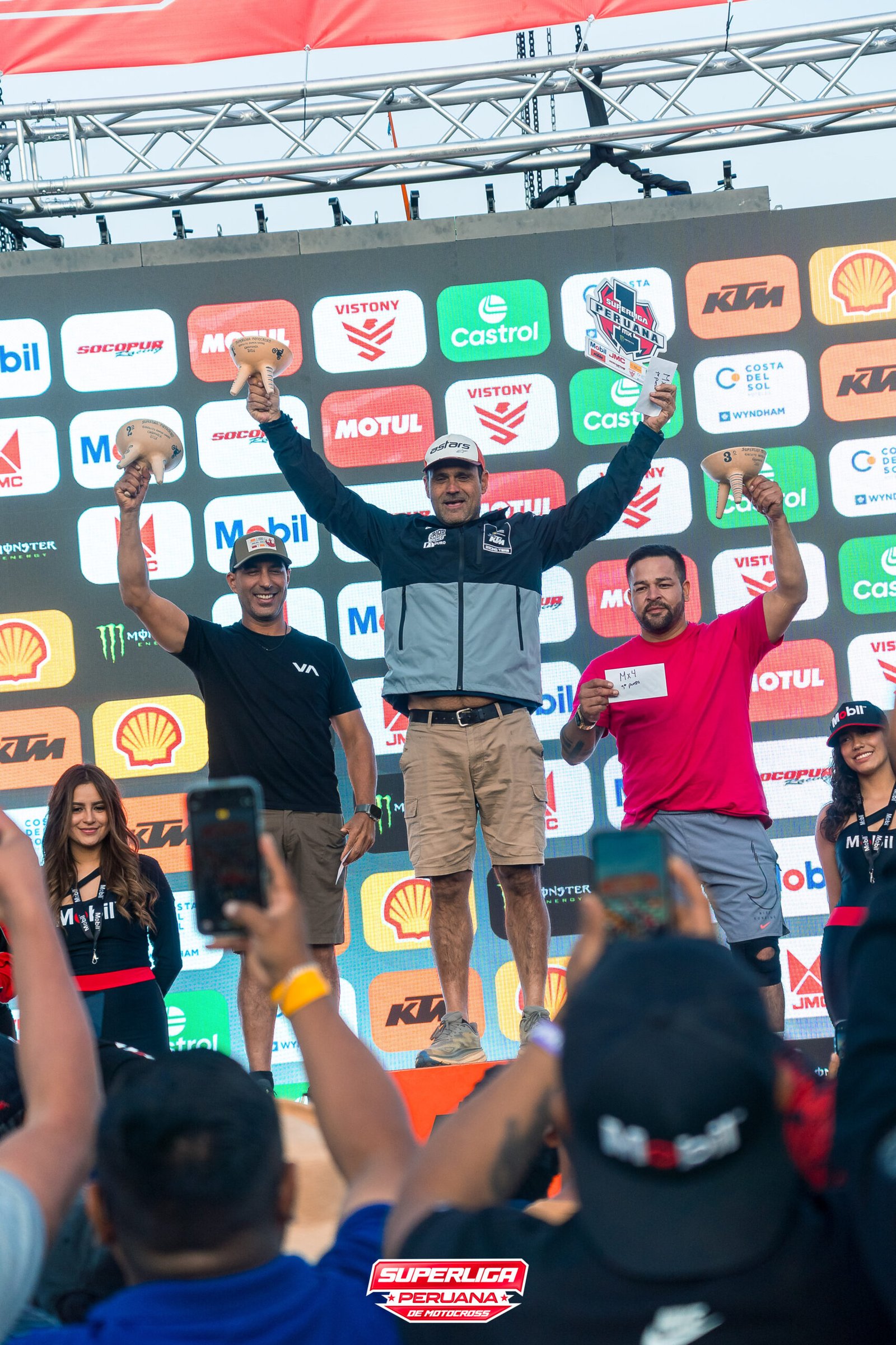 Celebración de los pilotos premiados