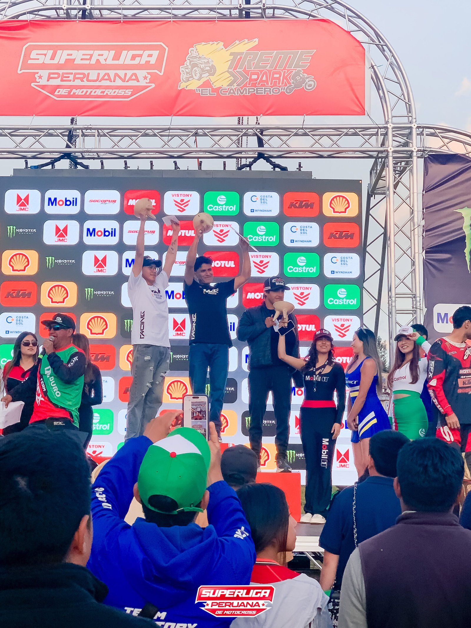Reconocimiento a pilotos en Cajamarca